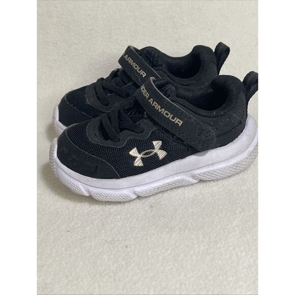 Under Armour Kid's Shoes Size 5K- EUC - Picture 2 of 5